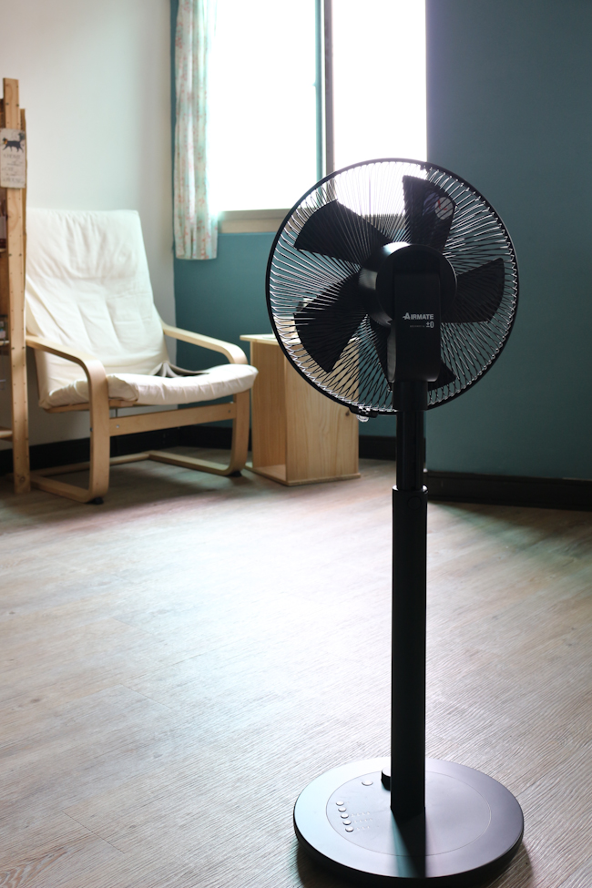 【生活玩物】美麗又省電的極簡風,±0 正負零 Aileron Fan 直流變頻電扇在細節處用心設計
