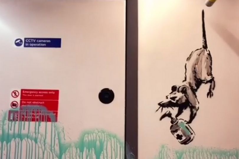 Banksy 扮清潔工大鬧倫敦地鐵！新作老鼠大打噴嚏、把口罩當成降落傘，呼籲配合防疫措施