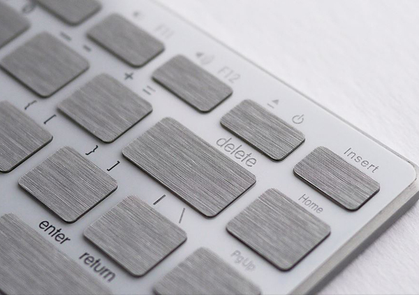 MAC或PC都能享受的鋁合金發光鍵盤 DEMON ART