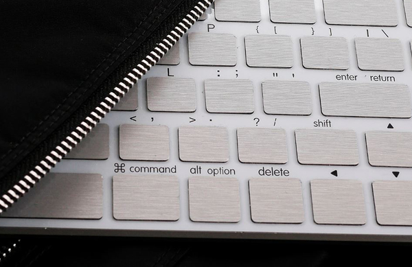 MAC或PC都能享受的鋁合金發光鍵盤 DEMON ART