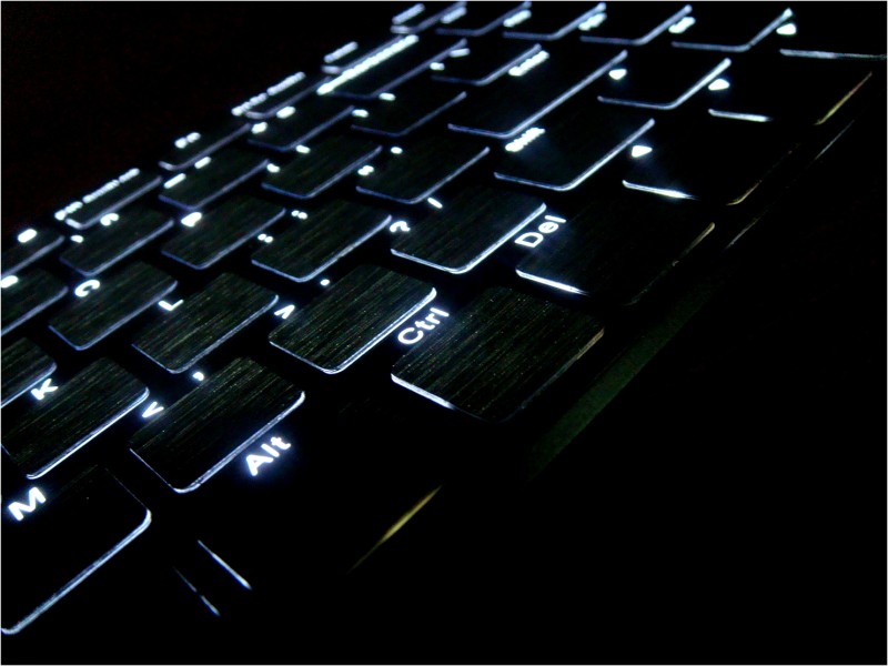 MAC或PC都能享受的鋁合金發光鍵盤 DEMON ART