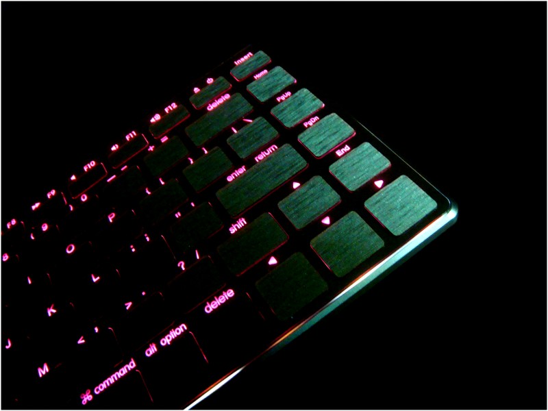 MAC或PC都能享受的鋁合金發光鍵盤 DEMON ART