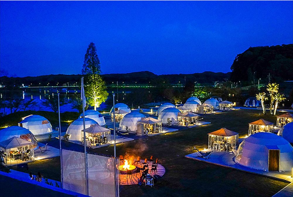 廢校變身Glamping露營！日本千葉「高瀧湖豪華露營度假村」集結圓頂帳篷、浴場設施