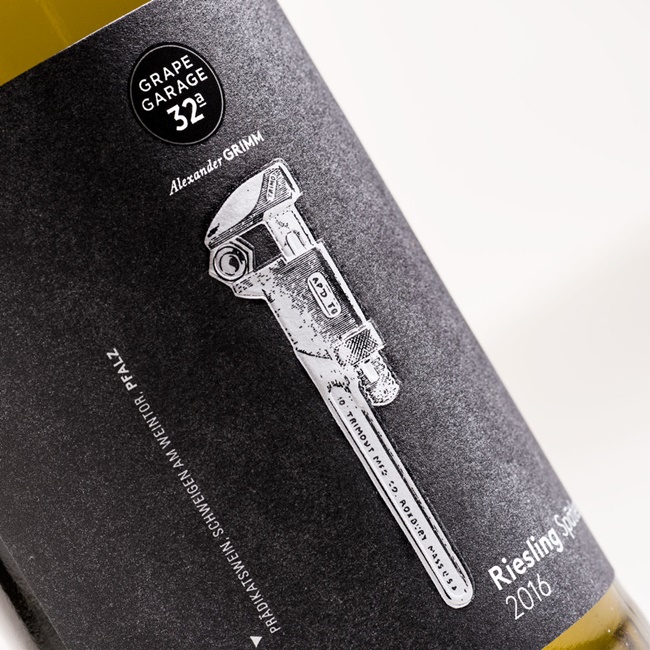 機械工業元素上瓶身！葡萄酒也能有新潮味