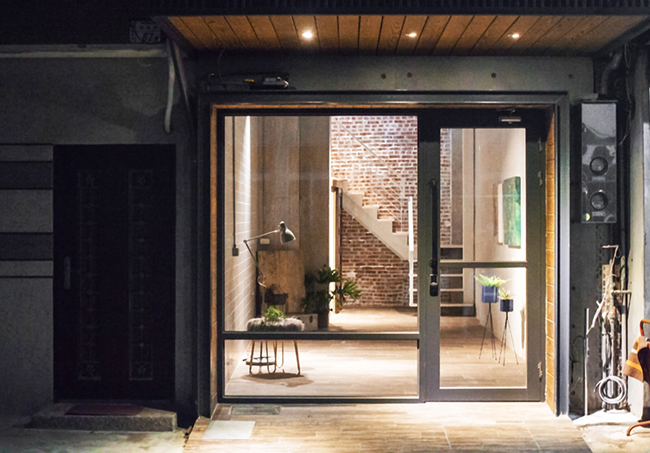 40 年狹長老宅改頭換面！台東 36 坪輕工業透天厝