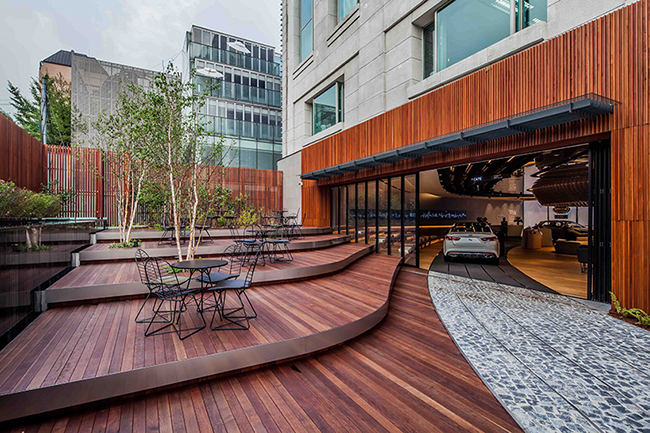 7553 片骨牌流動！韓國汽車品牌 KIA 打造 3D 外牆體驗館