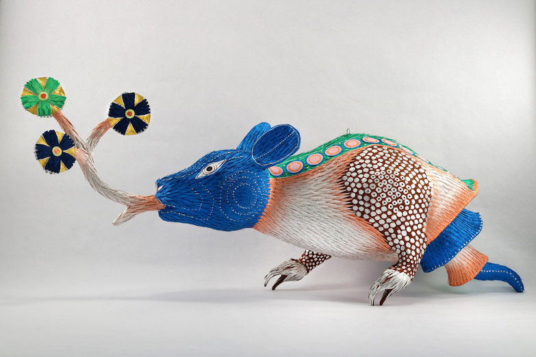 超現實神獸皮納塔紙雕！美國藝術家Robert Benavidez以中世紀古書為靈感的奇幻生物雕塑