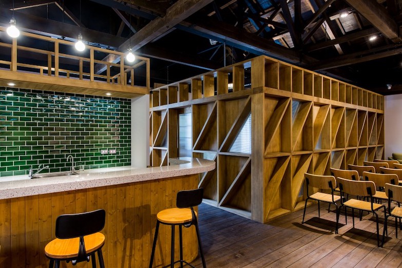 台北北門百年歷史洋式磚房「三井記憶倉庫」開放！結合小書城、展演空間與咖啡吧台，共同見證日治時期產業發展