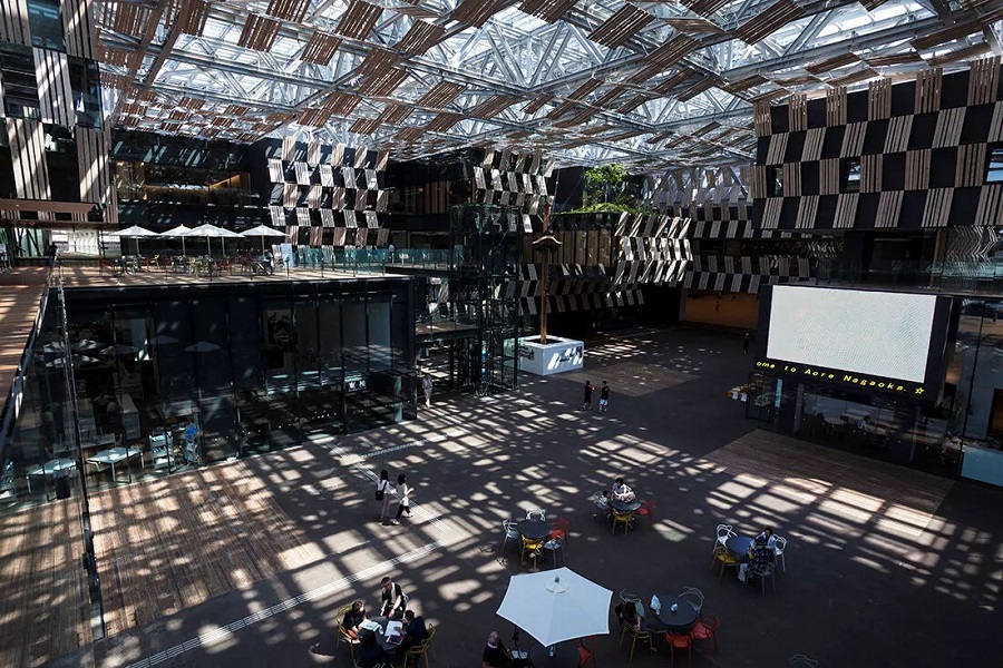 貓奴兼弱建築大師隈研吾於日本巡迴開展！以 5 大「貓的視角」探索公共建築的全新可能