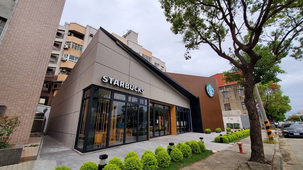 以在地文化作為設計元素 菸樓壁畫 戲曲格柵 八間starbucks 特色建築空間門市的故事小旅行 大人物