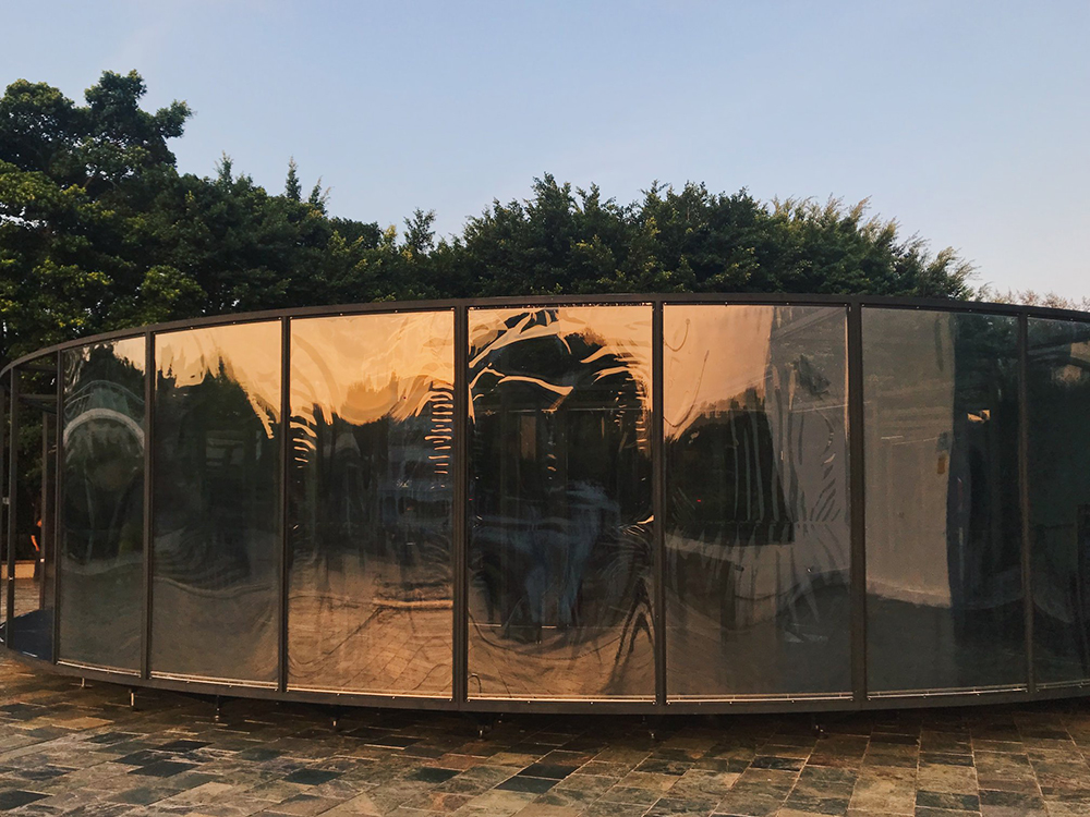 北美館戶外廣場 X-site《膜》裝置開幕!何理設計以「偏光片」玩味裝置空間虛實與錯覺