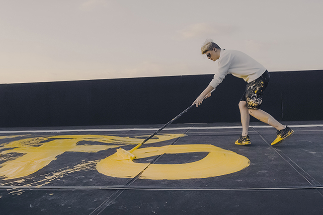 F 代表著什麼？塗鴉佔據法西斯剛硬建築