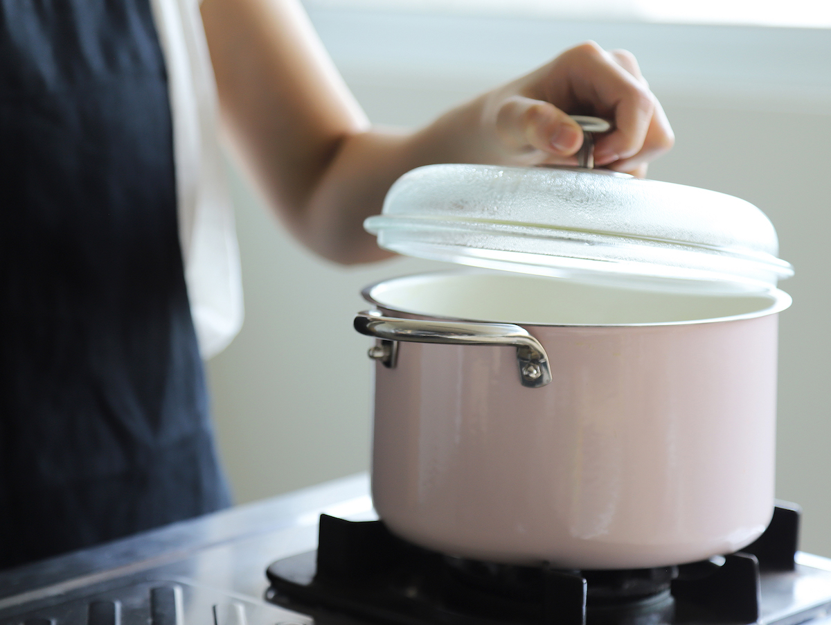 全球獨創不鏽鋼琺瑯專利－「虹彩鋼」飲食全系列正式上市！台灣設計家用品牌 JIA為居家餐飲再創新話題