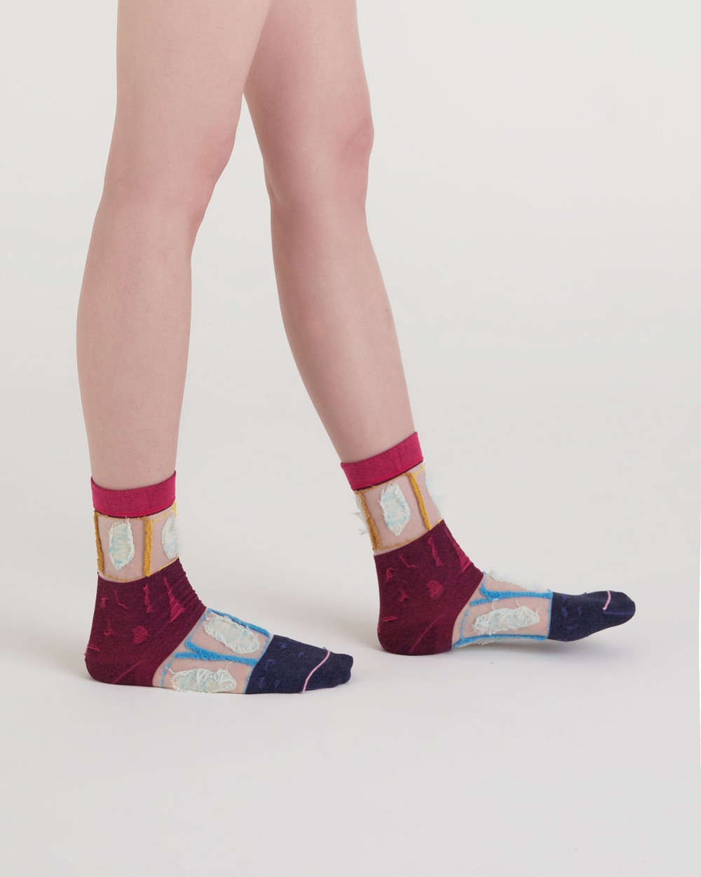 北美館與「＋10・加拾」創意襪著商品！以紗線交織台灣畫家陳幸婉與薛保瑕抽象筆觸