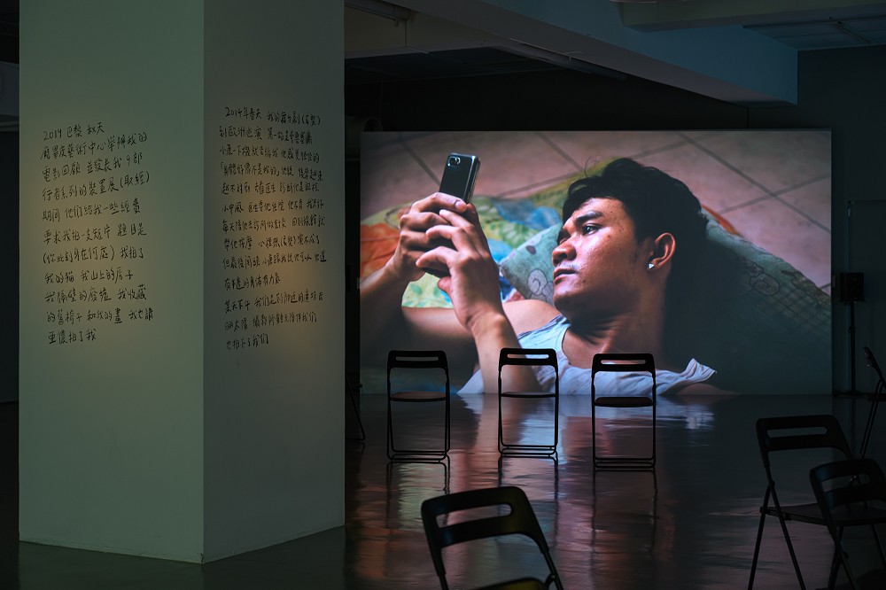 北師美術館《蔡明亮的日子》展覽！集結20幅畫作、老椅子、未公開影像、電影記憶