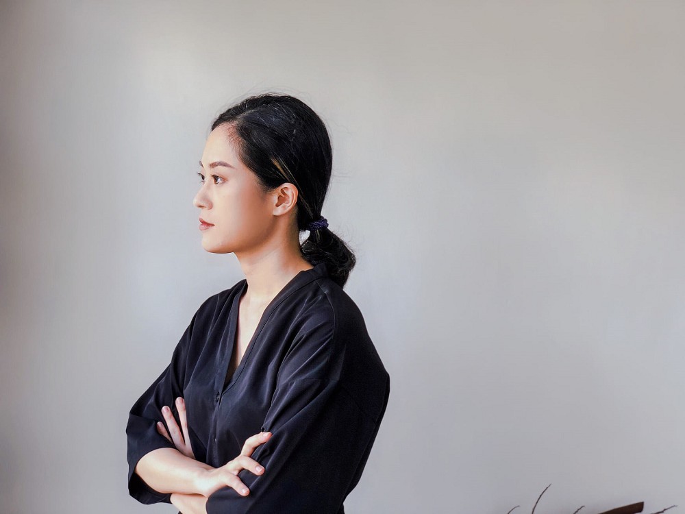 台北伊日藝術「走進霧散的片光裡」！藝術家陳雲結合繪畫、植物香氣的「嗅覺觀展」體驗