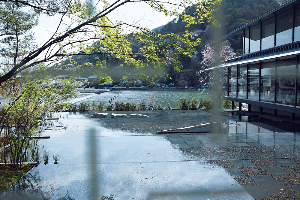 京都嵐山「福田美術館」開幕！依傍桂川、倒映嵐山美景，跨度江戶時代至當代的藝術新據點