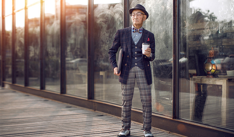 用時尚的方式刻劃真摯祖孫情  85歲農夫變身亞洲時尚老爺子！