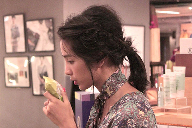 ﻿﻿﻿﻿購物是一種正能量釋放 質感女生温貞菱逛誠品生活週年慶