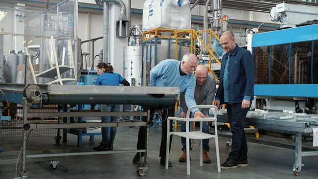 全新 YPPERLIG 系列陸續登場！IKEA 與丹麥家具設計品牌 HAY 攜手合作