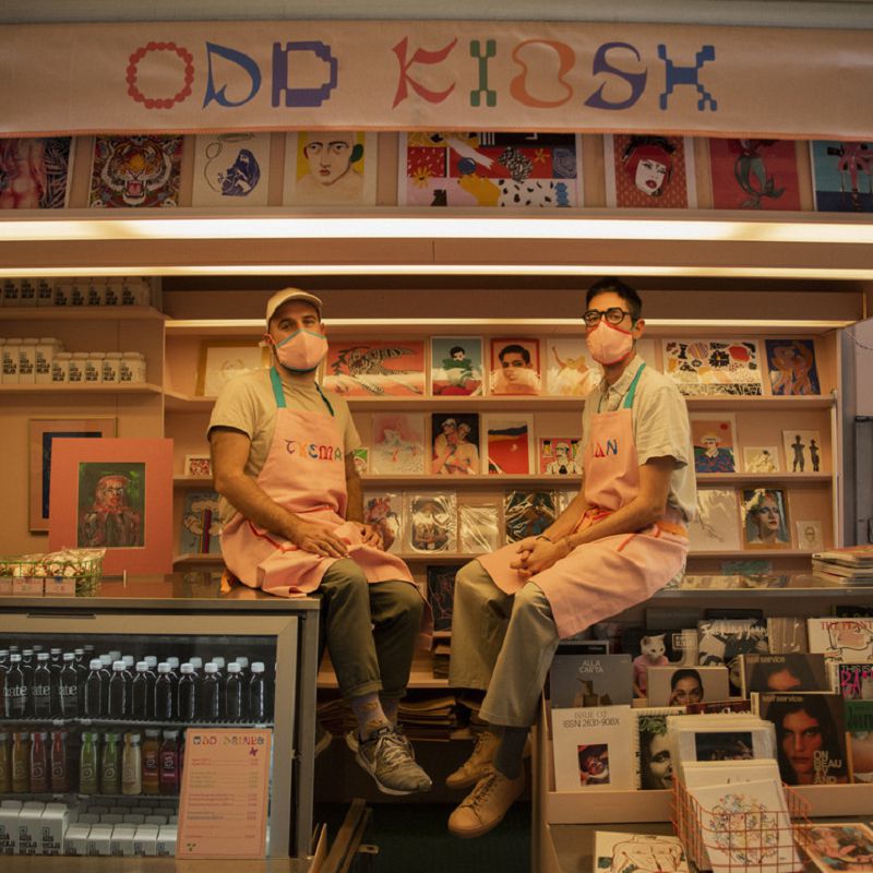 全世界第一間 LGBTQ+ 主題雜誌書報亭 Odd Kiosk 現身巴賽隆納！平面設計師與建築師共築的咖啡、閱讀天地