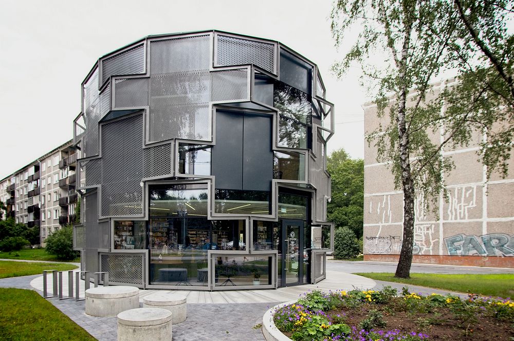 顛覆傳統藥局美學！拉脫維亞「Dzirciema藥局」如地景藝術建築的絕美社區藥房