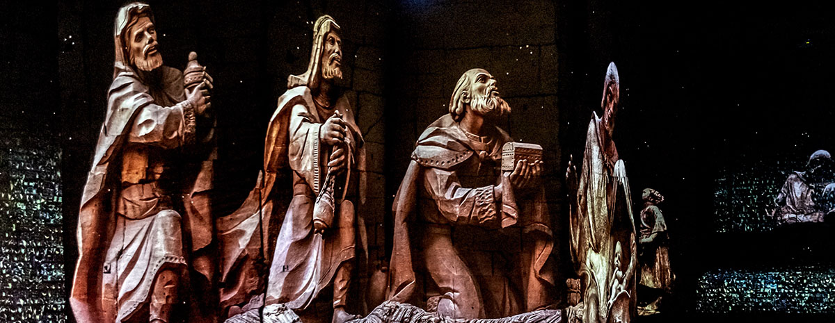 上帝的建築師《高第：建築的想像》！法國沉浸式展覽以光影流動打造高第作品的奇想藝術