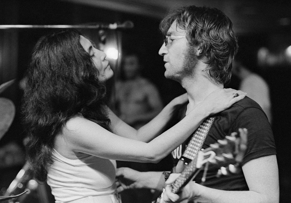 約翰藍儂 80 歲冥誕！小野洋子東京策展《DOUBLE FANTASY - John & Yoko 東京展》公開兩人愛情、音樂藝術的真實生活軌跡