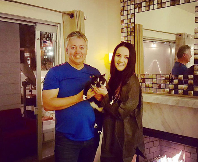 不准動！讓粉絲們俯首稱臣的投降貓