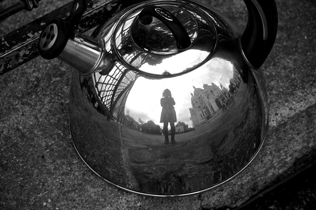 燒水前先笑一個！Esha Biswas 的茶壺攝影美學