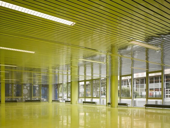 教室化身 PANTONE 世界！顏色就是你最佳的方向指引