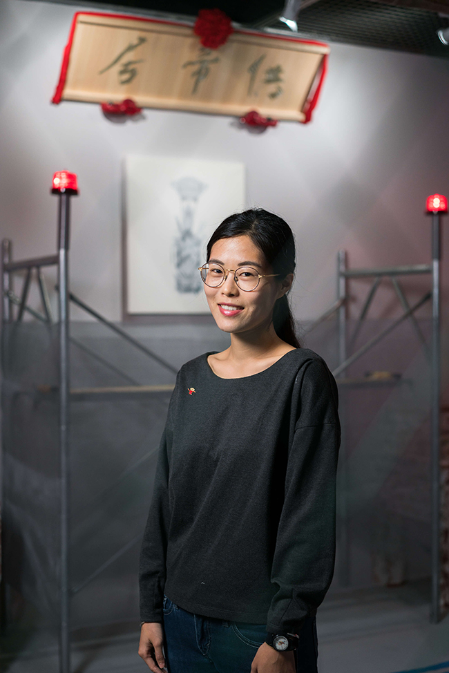 臺北美術獎首獎 王煜松《花蓮白燈塔》海中寫生歷史遺跡