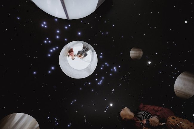 夢幻島的紅色飛行屋，Wutopia Lab 打造樂園般的親子餐廳