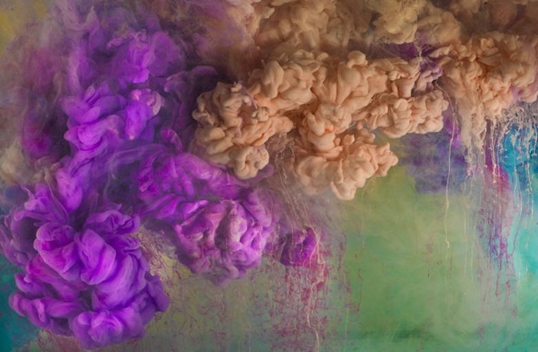 如花瓣、雲朵般夢幻縹緲流動!荷蘭設計師Iris van Herpen打造怪美的科幻感高級訂製服