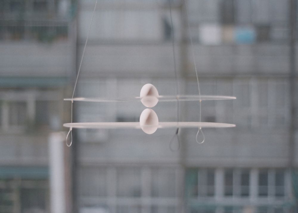 台北鬧空間《蛋架發表免責聲明2.0》趣味展覽！工業設計師陳亮融挑戰微妙的危險張力