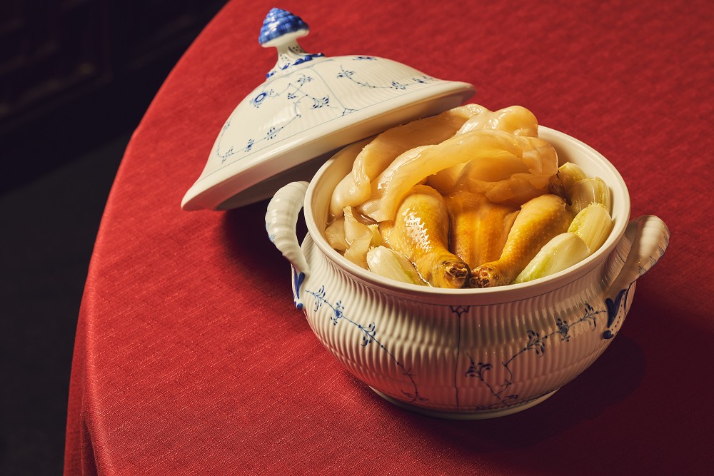 晶華軒X丹麥皇家哥本哈根聯名團圓套餐!百年手繪經典唐草餐瓷遇上東方粵菜盛宴