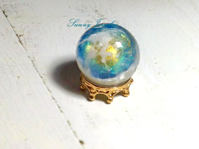 自製掌中絕美星空！手作UV樹脂帶你進入迷幻星辰的世界