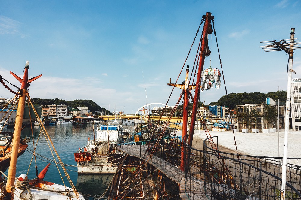 2022基隆潮藝術亮點!透抽魚棚彩繪、阿根納光雕、海味食堂亮相漁會正濱大樓