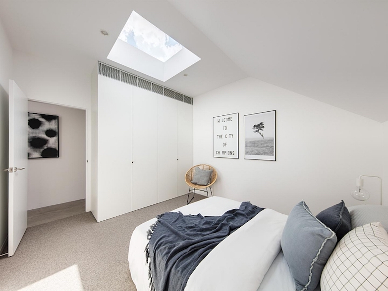 陽光灑落的清水模階梯！令人稱羨的澳洲郊野日光庭院住宅