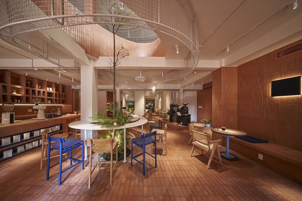 越南胡志明特色咖啡廳「Anh Coffee Roastery」！宛如置身火山红土高原啜飲咖啡