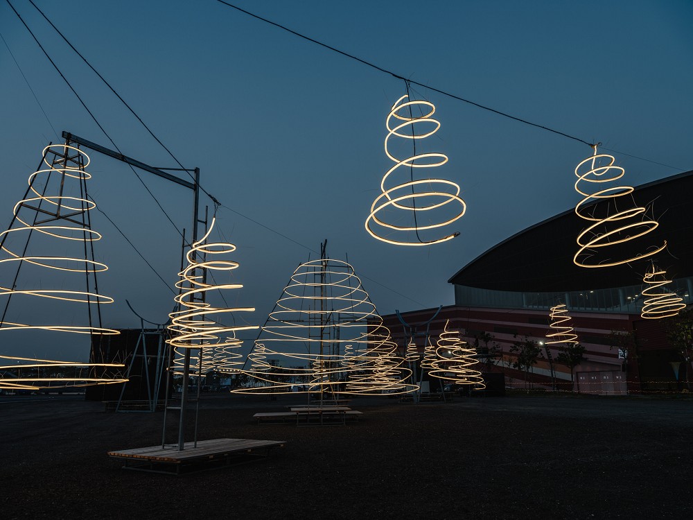 2024台灣燈會在台南「城里有光展區」!雪白鹽田竹籤地景、無限立方鏡面等15組創作