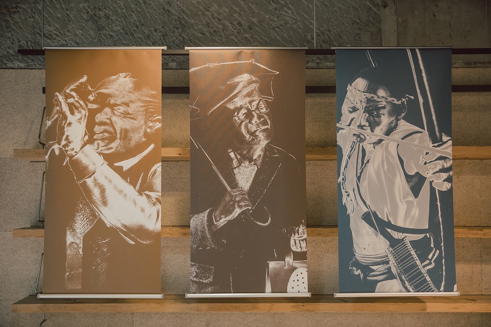 精巧皮雕藝術！台灣藝術家段安國「浮相」用皮革雕塑人偶呈現人生百態