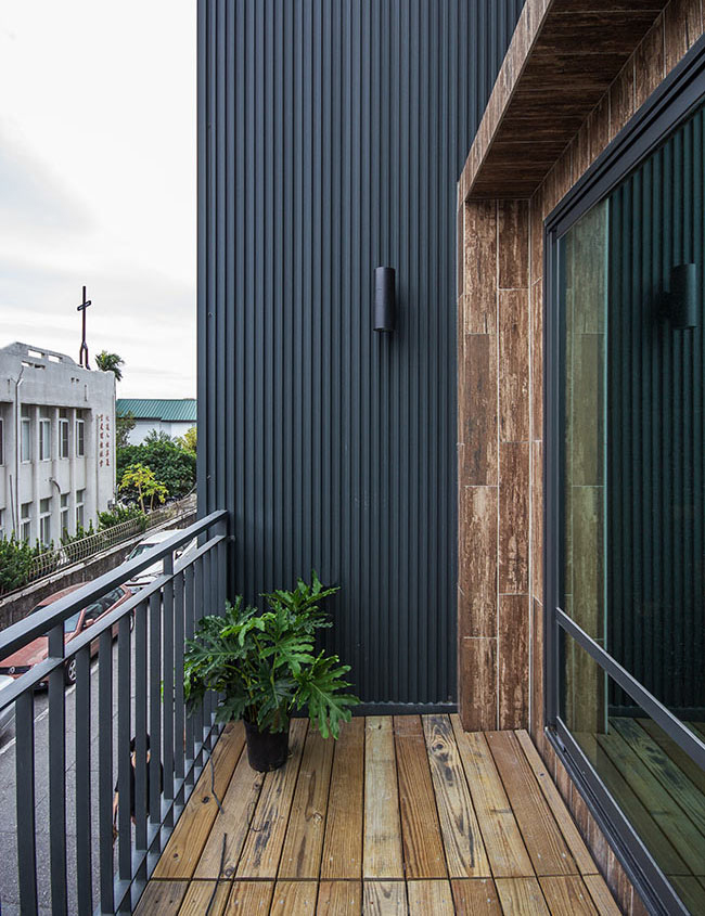 40 年狹長老宅改頭換面！台東 36 坪輕工業透天厝