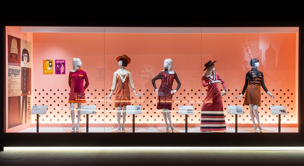 北美館《瑪莉官：時尚革命者》亮點！迷你裙時尚、繽紛雨衣等逾120件經典作品