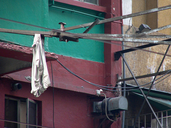 記得愛用曬衣夾(無誤),被風吹落衣物攝影集