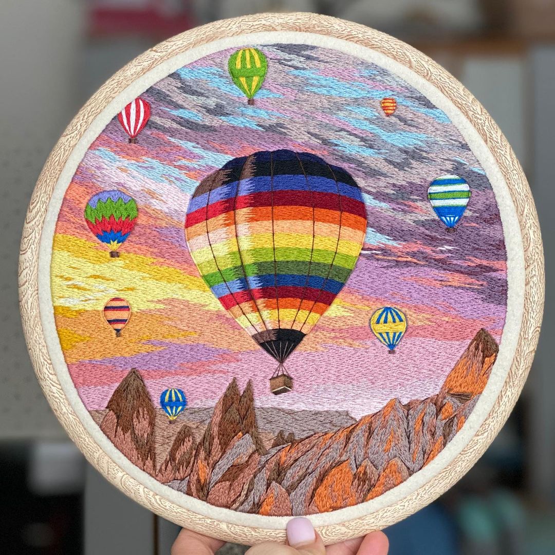 繡出極光之美！俄羅斯藝術家Tanya Mironowa巧手下的舞動極光刺繡