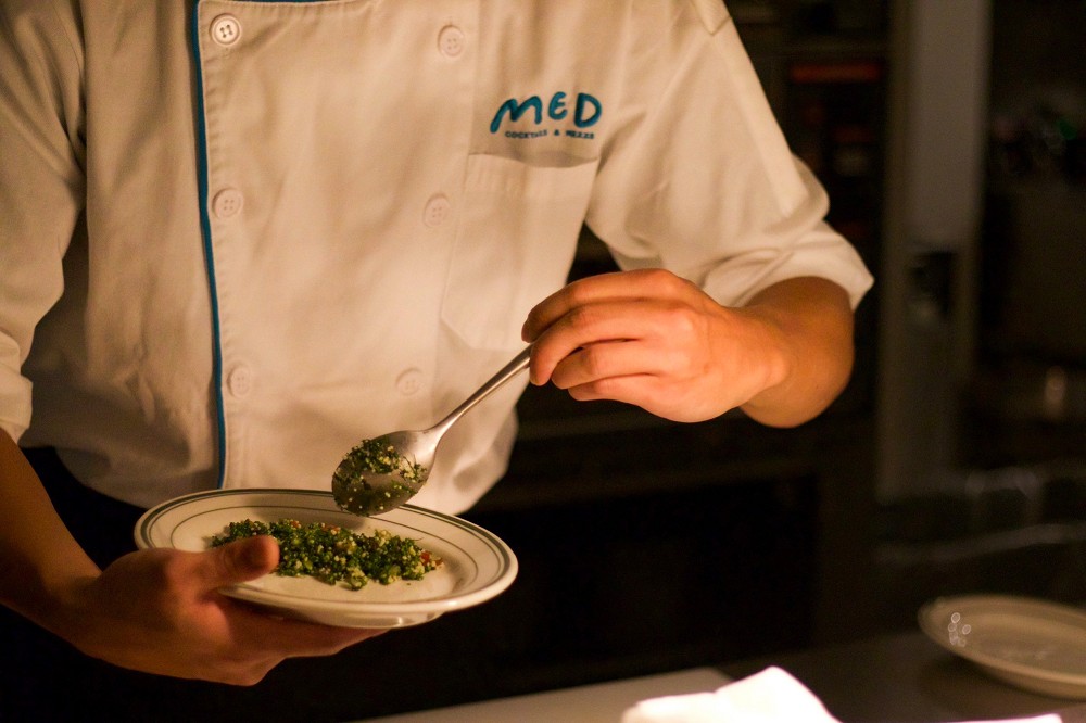 臺虎第二間調酒吧「Bar MED」亮相台中！隱身老宅裡的地中海情調純白酒吧