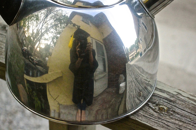 燒水前先笑一個！Esha Biswas 的茶壺攝影美學