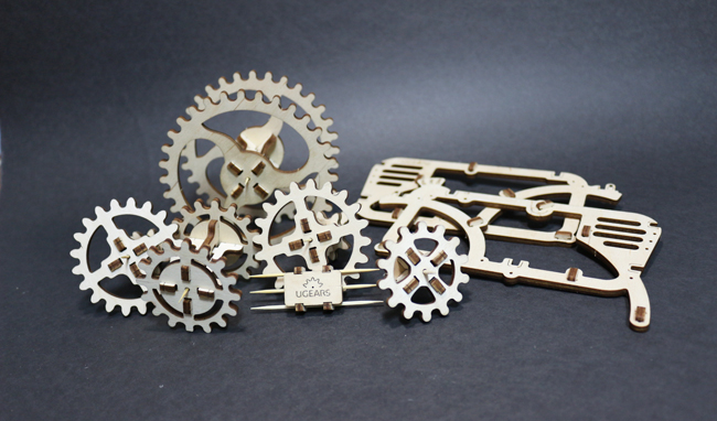 【DIY OK】UGEARS 木製機械玩具,看著親手組裝的齒輪運轉就是爽快!