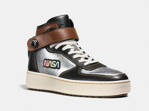NASA 探勘時尚界？Coach Space 向太空時代致敬  